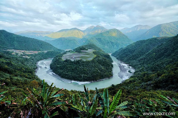 雅鲁藏布大峡谷